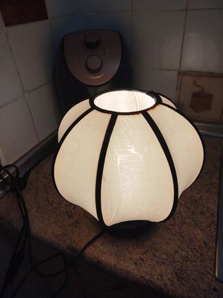 Lámpara de mesa redonda antigua