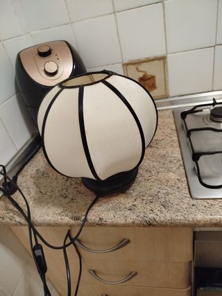 Lámpara de mesa redonda antigua