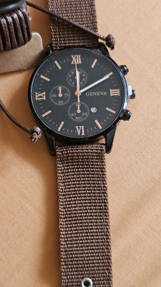 Reloj con pulseras a juego