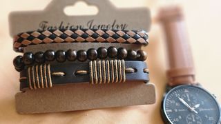 Reloj con pulseras a juego