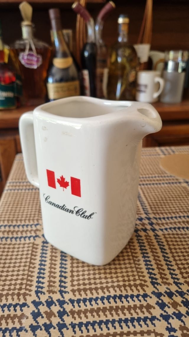 Caraffa Whisky Canadian Club con bandiera