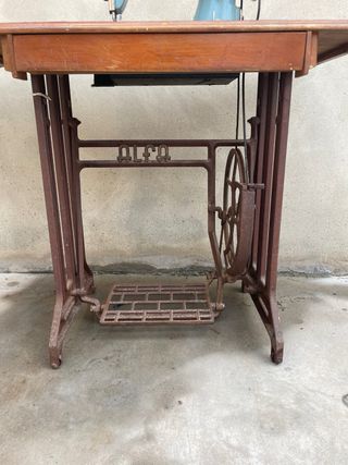 Máquina de coser Alfa antigua