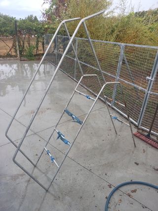 Escalera metálica para pozo o piscina