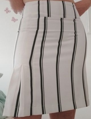 Falda elegante con rayas