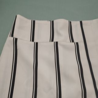 Falda elegante con rayas