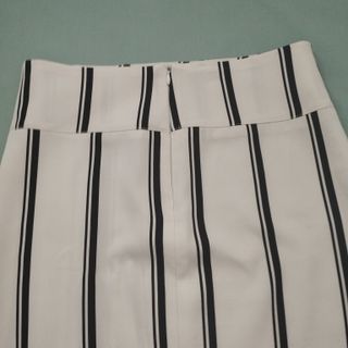 Falda elegante con rayas