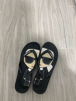 Chanclas Karl Lagerfeld con estampado
