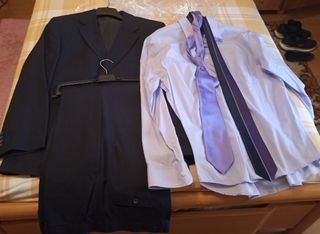 Traje de caballero azul marino como nuevo