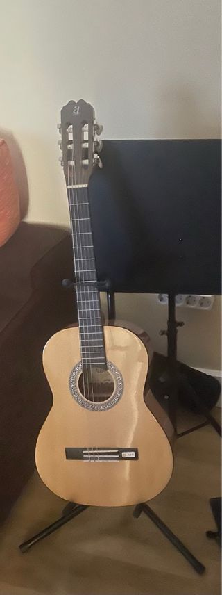 Guitarra admira 3/4 con funda, soporte y atril