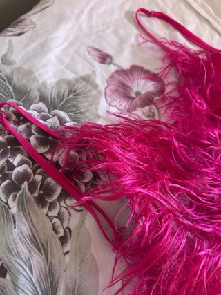 Vestido fiesta con plumas rosa XXS