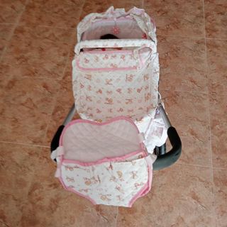 Cochecito de muñecas con estampado de pájaros
