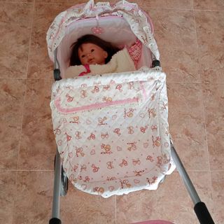 Cochecito de muñecas con estampado de pájaros
