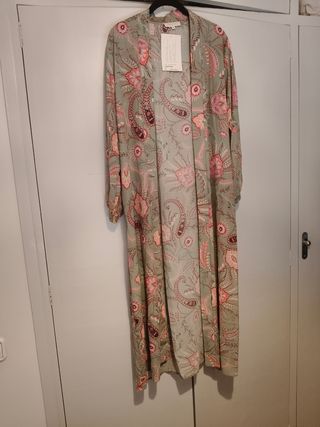 Kimono verde y estampado floral