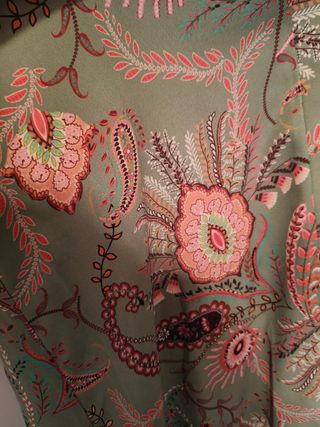 Kimono verde y estampado floral