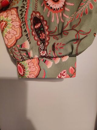 Kimono verde y estampado floral