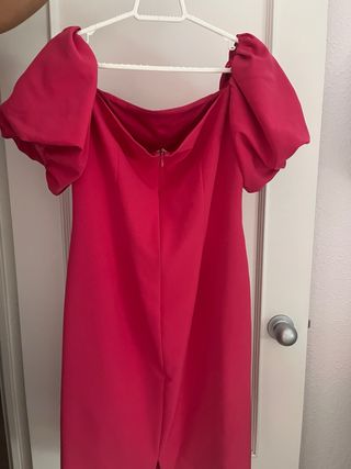 Vestido de fiesta rosa con volantes