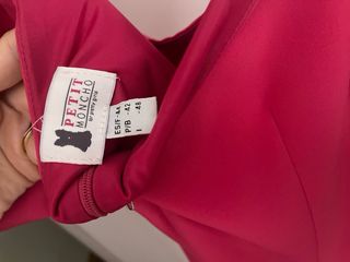 Vestido de fiesta rosa con volantes