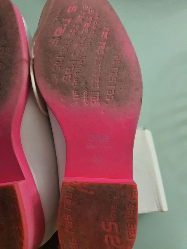 Zapatos RAS blancos perforados