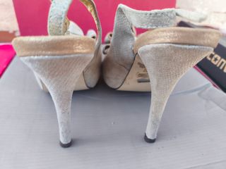 Zapatos de tacón membur beige y oro