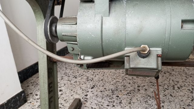 Máquina de coser antigua