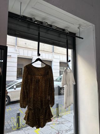 Mobiliario para tienda de ropa, estilo industrial 