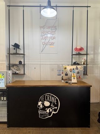 Mobiliario para tienda de ropa, estilo industrial 