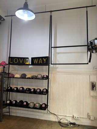 Mobiliario para tienda de ropa, estilo industrial 