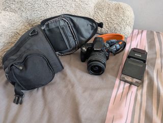 Cámara Reflex digital + Flash y funda