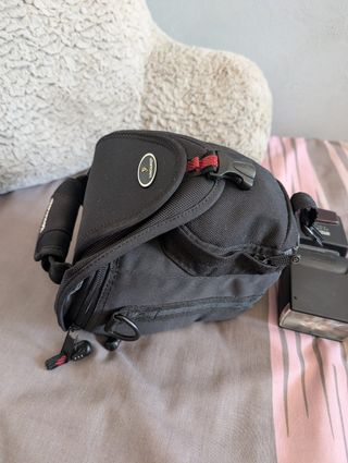 Cámara Reflex digital + Flash y funda