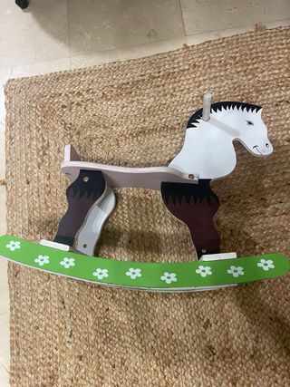 Juguetes, libros y accesorios varios para bebé