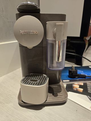 Cafetera Nespresso Latissima One DeLonghi