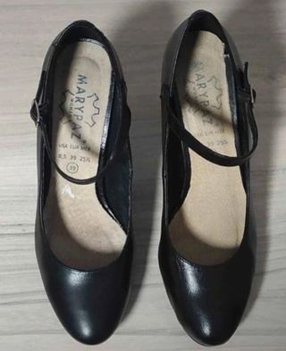 ZAPATOS DE TACÓN CON HEBILLA 
