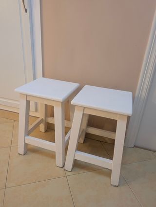 2 Taburetes de Madera Blancos
