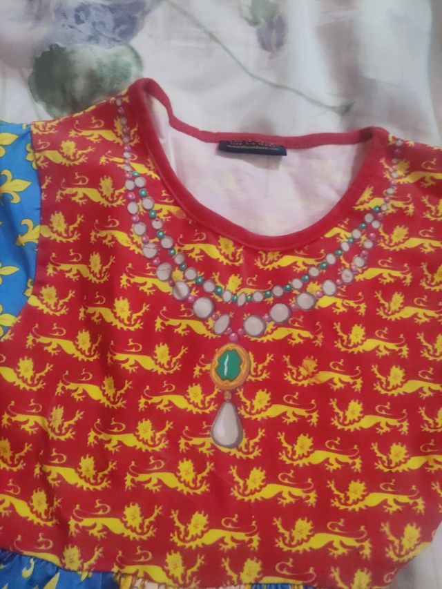 Abito in costume con bandiera di Valencia