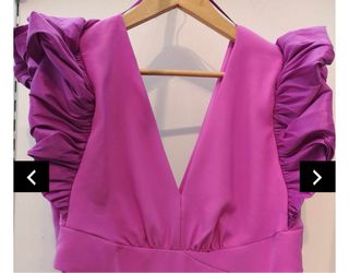 Vestido largo fucsia para evento.