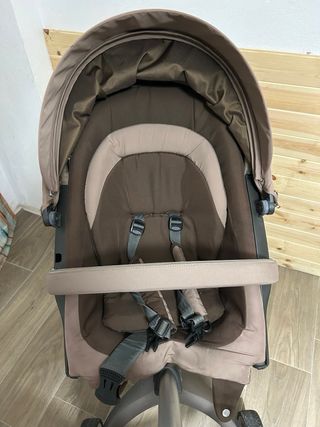 Carro de bebé con accesorios