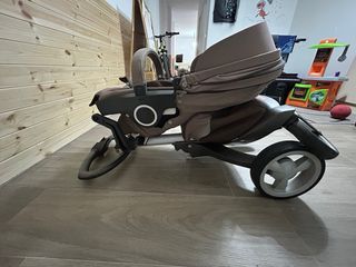 Carro de bebé con accesorios