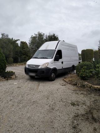 Servicios de transportes y mudanzas