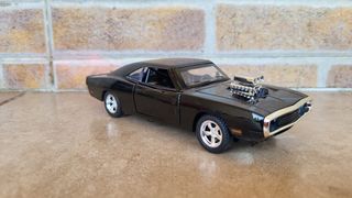 Dodge Charger a escala