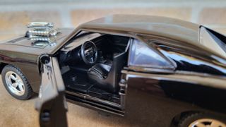 Dodge Charger a escala