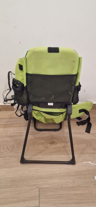 Mochila portabebés montaña.