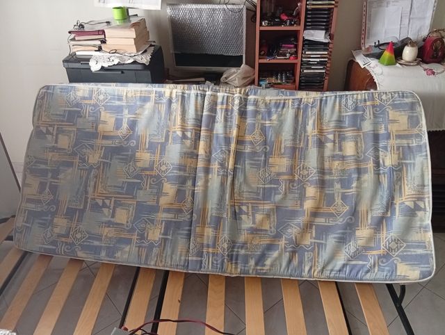 Letto pieghevole con mobile in legno