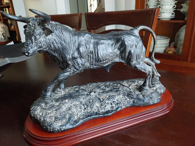 Figura Toro Alabastro Negro y Marrón