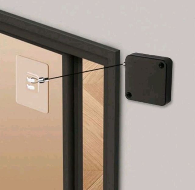 Cerrador de puertas automático