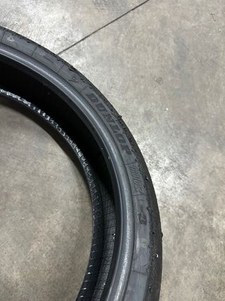 Neumático delantero Dunlop KR Moto 2 slick