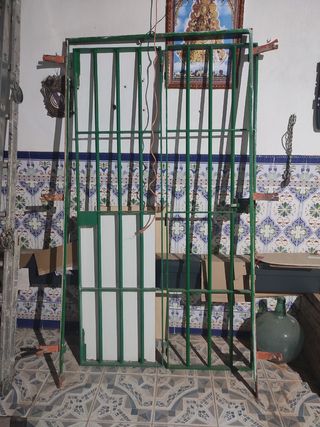 Puerta de reja de dos hojas abatibles