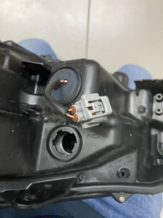 Ótica Lexus UX com encaixes reparados