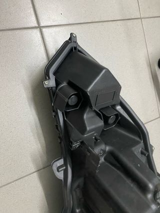 Ótica Lexus UX com encaixes reparados
