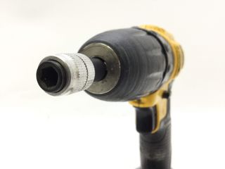 taladro a bateria dewalt dcd710