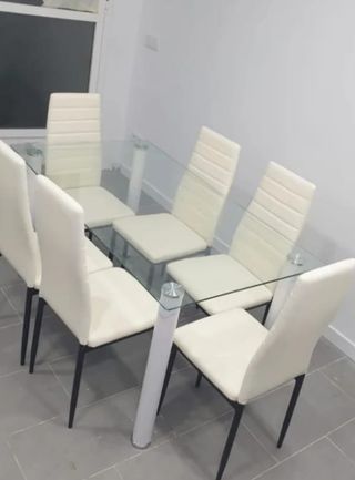 Mesa de comedor de cristal y metal